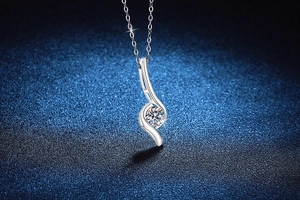 Detailed close-up of S925 sterling silver S-shaped pendant with round moissanite stone