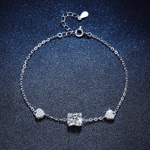 S925 sterling silver heart bracelet featuring a 1ct round moissanite and lobster clasp