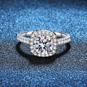 Klassischer S925 Sterlingsilber Ring mit 1 Karat Moissanit und quadratischem Halo