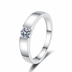 Elegant S925 sterling silver solitaire ring with a 0.3ct moissanite round cut stone