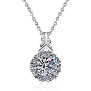 Collana classica in argento sterling 925 con ciondolo in moissanite rotonda dal taglio brillante