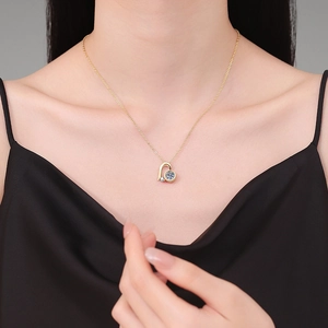Élégant collier cœur en argent S925 doré avec pendentif en moissanite bleue pour femme