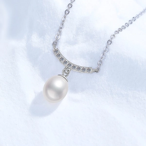 Minimalist S925 sterling silver necklace with freshwater pearl and smile pendant