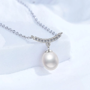 Elegant s925 sterling silver necklace with a moissanite smile pendant and white freshwater pearl