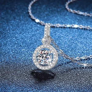 Collana classica in argento S925 con una pietra moissanite da 1ct taglio brillante tondo