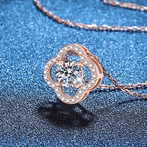 Rose gold S925 sterling silver clover pendant necklace with brilliant moissanite stone