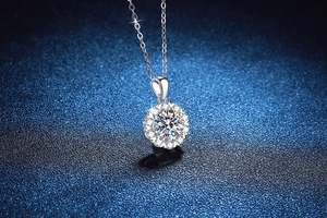 Close-up of S925 sterling silver snowflake necklace with a 2ct moissanite pendant