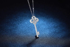 Detailed close-up of S925 silver key pendant with pavé clover design and large center stone