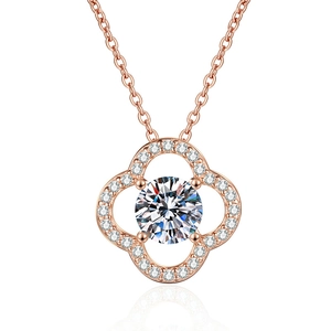 Elegant rose gold S925 silver four-leaf clover necklace with 1 carat moissanite stone