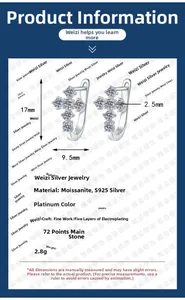 Vue détaillée des boucles d'oreilles croix en moissanite avec dimensions 17 mm x 9,5 mm