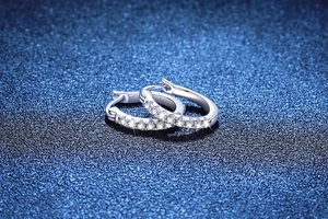 Macro shot of 925 sterling silver hoop earrings with pavé set moissanite stones