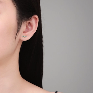 Minimalistische S925 Sterling Silber vergoldete Ohrstecker mit blauen Moissanit-Steinen