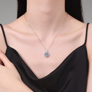 Romantic S925 sterling silver snowflake necklace with a round 2-carat Moissanite diamond