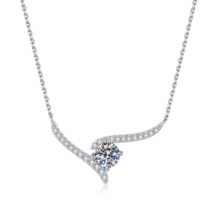Collier en argent 925 avec pendentif moissanite couleur D et design sourire d'ange