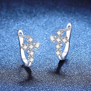Boucles d'oreilles croix en argent 925 avec pierres étincelantes sur fond bleu art