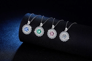 Détail de pendentifs tournesol en argent S925 sertis de moissanite colorée 1ct