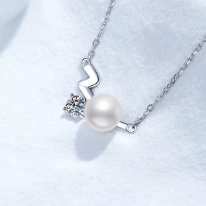 S925 sterling silver necklace with freshwater pearl and moissanite star pendant