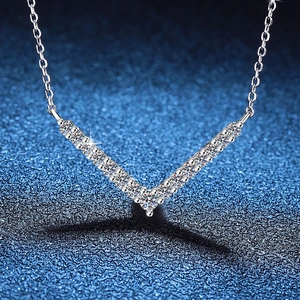 Collier en Argent Sterling S925 en Forme de V avec Moissanite pour Femme Élégant Collier Pendentif Sourire Bijoux Moissanite