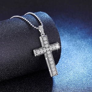 Collier avec pendentif croix en argent sterling S925 et moissanite avec pierres serties
