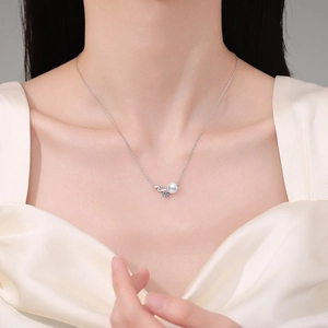 S925 sterling silver necklace featuring moissanite star and pearl pendant on a model