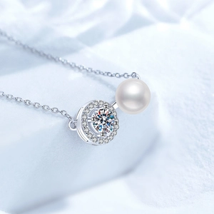 Elegant s925 sterling silver necklace with moissanite halo pendant and white pearl