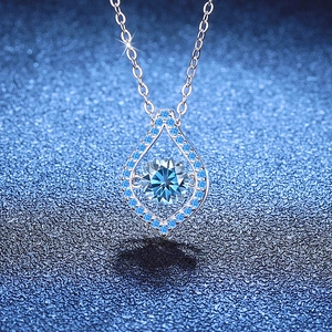 Collier Moissanite en Argent Sterling 925 avec Pierre Dansante Pendentif Goutte d'Eau Zirconia Bijoux Élégants en Pierres Bleues Femme