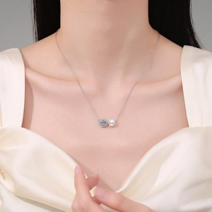 Minimalist S925 sterling silver necklace with moissanite pave circle and freshwater pearl