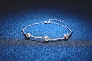 Detail of S925 sterling silver rope chain bracelet with three 1.5ct moissanite stones