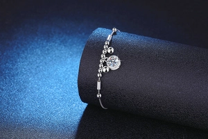 Detailed shot of 925 silver bracelet with sparkling round moissanite on black pedestal