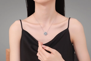 Close-up of a S925 silver four-leaf clover pendant necklace with pavé-set moissanite