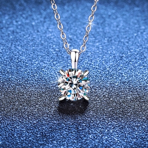 Klassische S925 Silberhalskette mit 1ct rundem Moissanit in eleganter 4-Krallen-Fassung