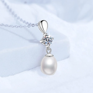 Elegant s925 silver necklace with moissanite accent and white freshwater pearl pendant