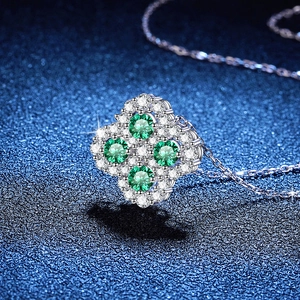 S925 silver necklace with sparkling green clover moissanite pendant and fine chain