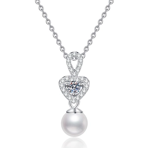 S925 sterling silver necklace with heart-shaped moissanite pendant and 8mm freshwater pearl