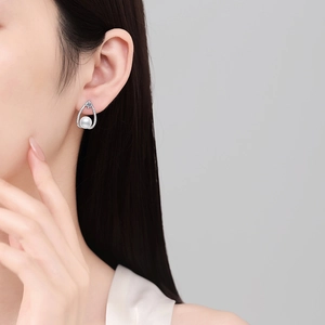 Boucles d'oreilles pendantes élégantes en argent S925 avec moissanite et perles d'eau douce
