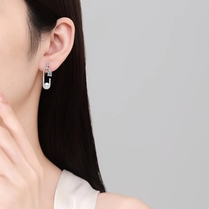 Boucle d'oreille épingle en argent S925 avec perle d'eau douce et pierre bleue carrée