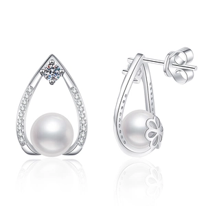 Boucles d'oreilles élégantes en argent 925 avec perles goutte d'eau et moissanite brillante