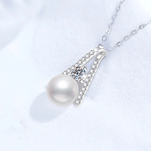 Elegant S925 sterling silver necklace with freshwater pearl and moissanite stones