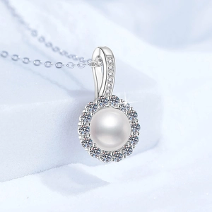 Collier luxueux en argent sterling S925 avec pendentif moissanite et perle d'eau douce