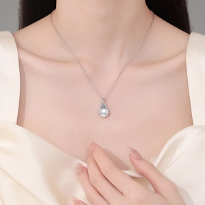 Elegant S925 sterling silver necklace with freshwater pearl and moissanite drop pendant
