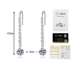 Boucles d'oreilles moissanite avec certificats GRA montrant la longueur et la pierre