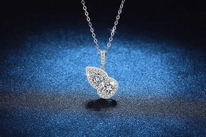Macro shot of S925 sterling silver gourd pendant necklace featuring teardrop moissanite