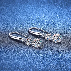 Boucles d'oreilles pendantes en argent 925 avec double pierre moissanite ronde brillante