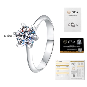Detail of 1ct Moissanite ring with GRA certificate, D color VVS1, 925 silver band