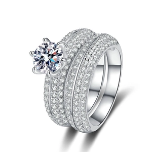 Luxuriöses Brautset aus S925 Sterlingsilber mit 1ct Moissanit und Pavé-Besatz