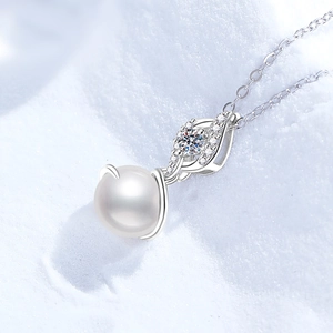 Collier élégant en argent 925 avec pendentif perle ronde et accents de zircone cubique