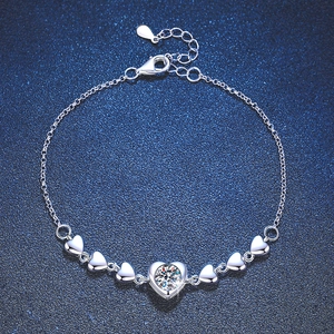 S925 Sterlingsilber Herz Armband mit brillantem rundem Moissanit-Mittelstein