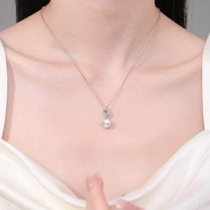 Collier en argent 925 avec pendentif en perle d'eau douce et pierre de moissanite