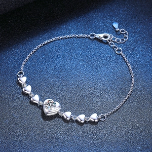 Elegantes S925 Sterlingsilber Herzarmband mit einem brillanten D-Farbe Moissanit Stein