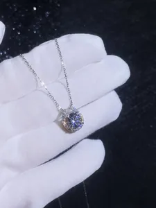 Macro view of horseshoe pendant featuring a 2-carat moissanite stone in S925 sterling silver
